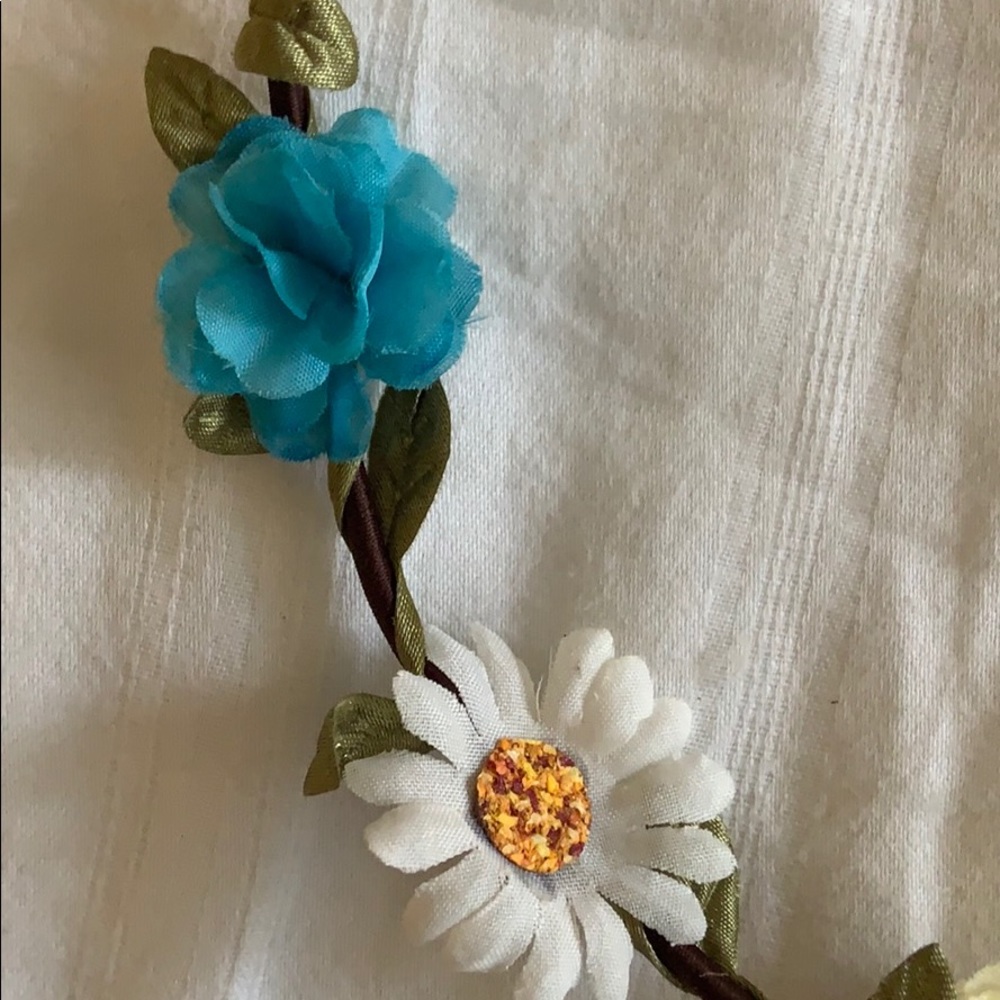 Flower headband - Picture 2 of 2